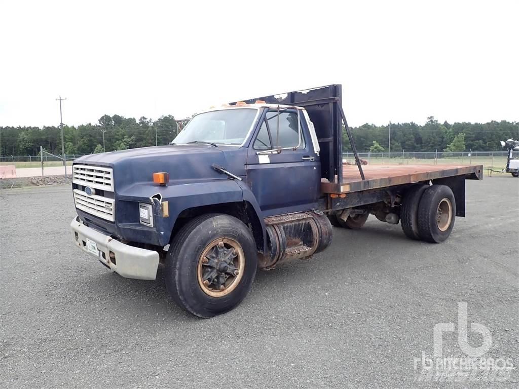 Ford F-800 Tovornjaki s kesonom/platojem