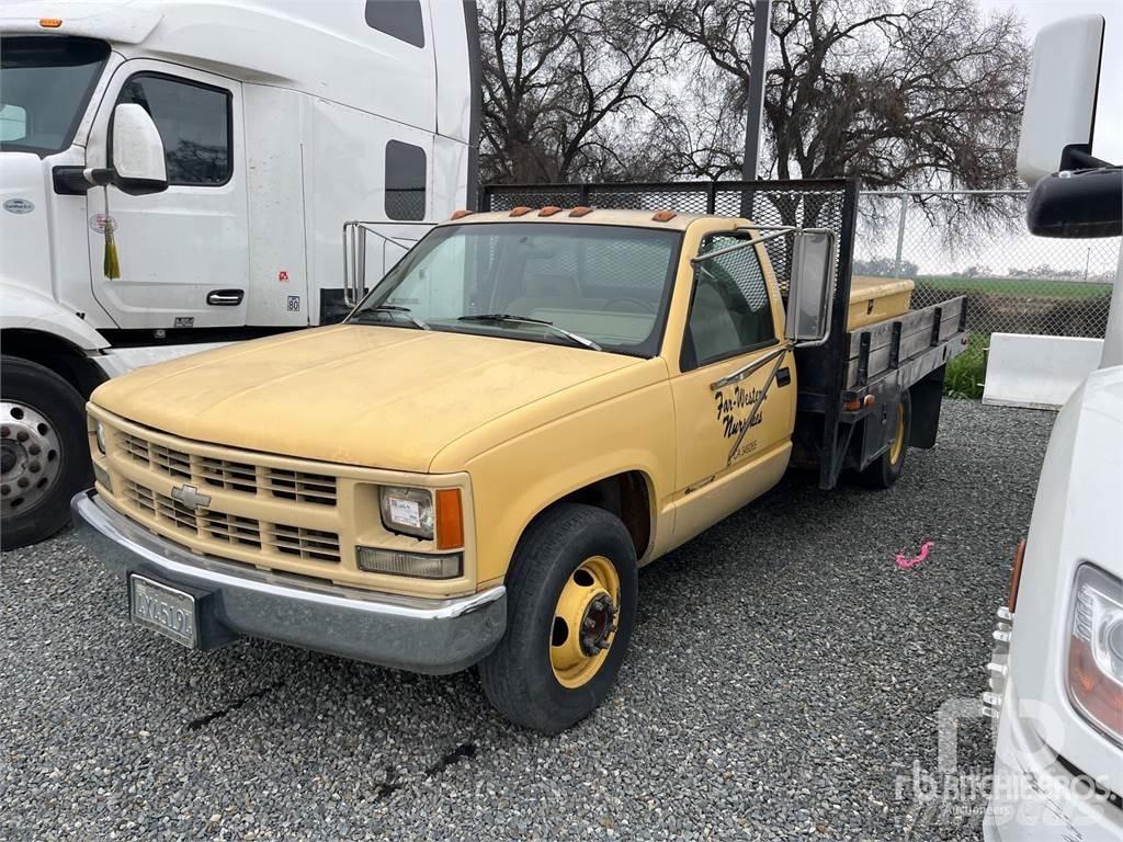 Ford F700 Tovornjaki s kesonom/platojem