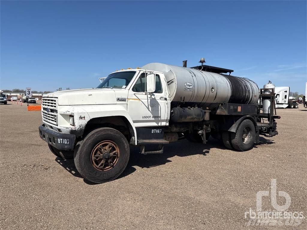 Ford F800 Škropilnice za bitumen