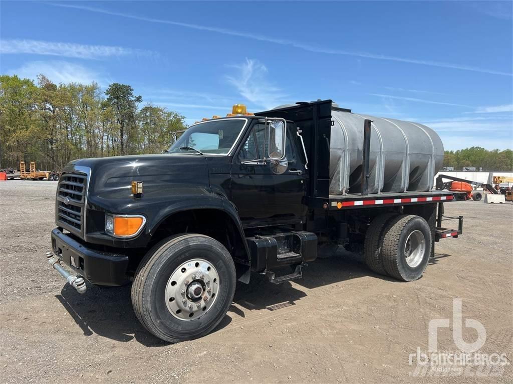 Ford F800 Tovornjaki za vodo