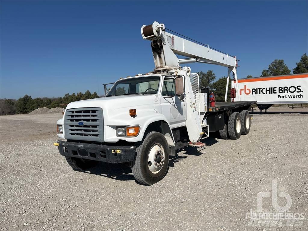 Ford FT900F Tovornjaki z žerjavom