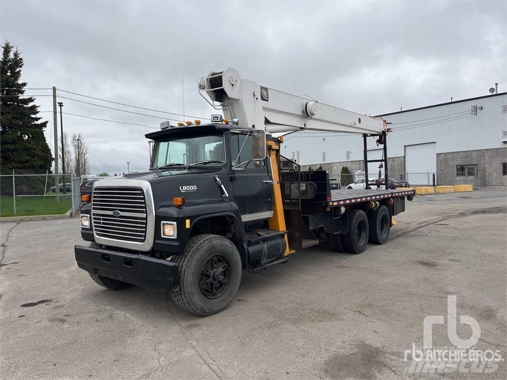 Ford L8000 Tovornjaki z žerjavom
