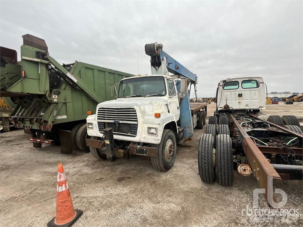 Ford LNT8000 Tovornjaki z žerjavom