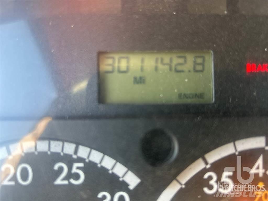 Freightliner M2 Razstavljivi tovornjaki z žičnimi dvigali