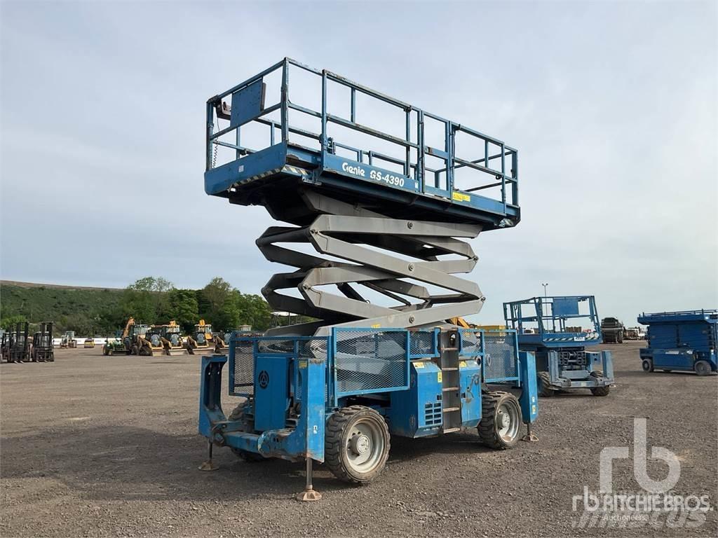 Genie GS4390 Škarjaste dvižne ploščadi