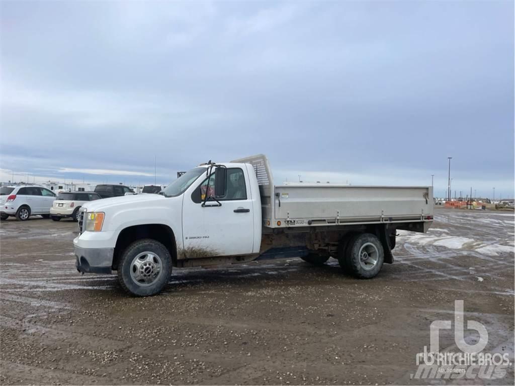 GMC 3500HD Tovornjaki s kesonom/platojem