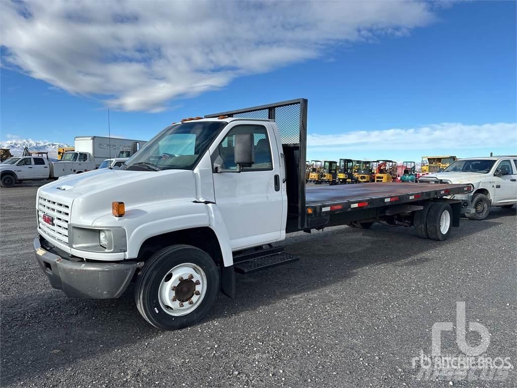 GMC C5500 Tovornjaki s kesonom/platojem