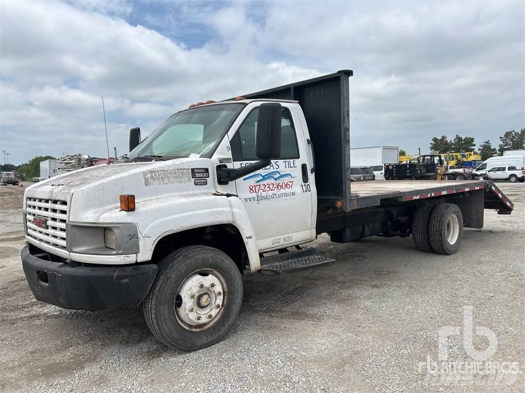 GMC C5500 Tovornjaki s kesonom/platojem