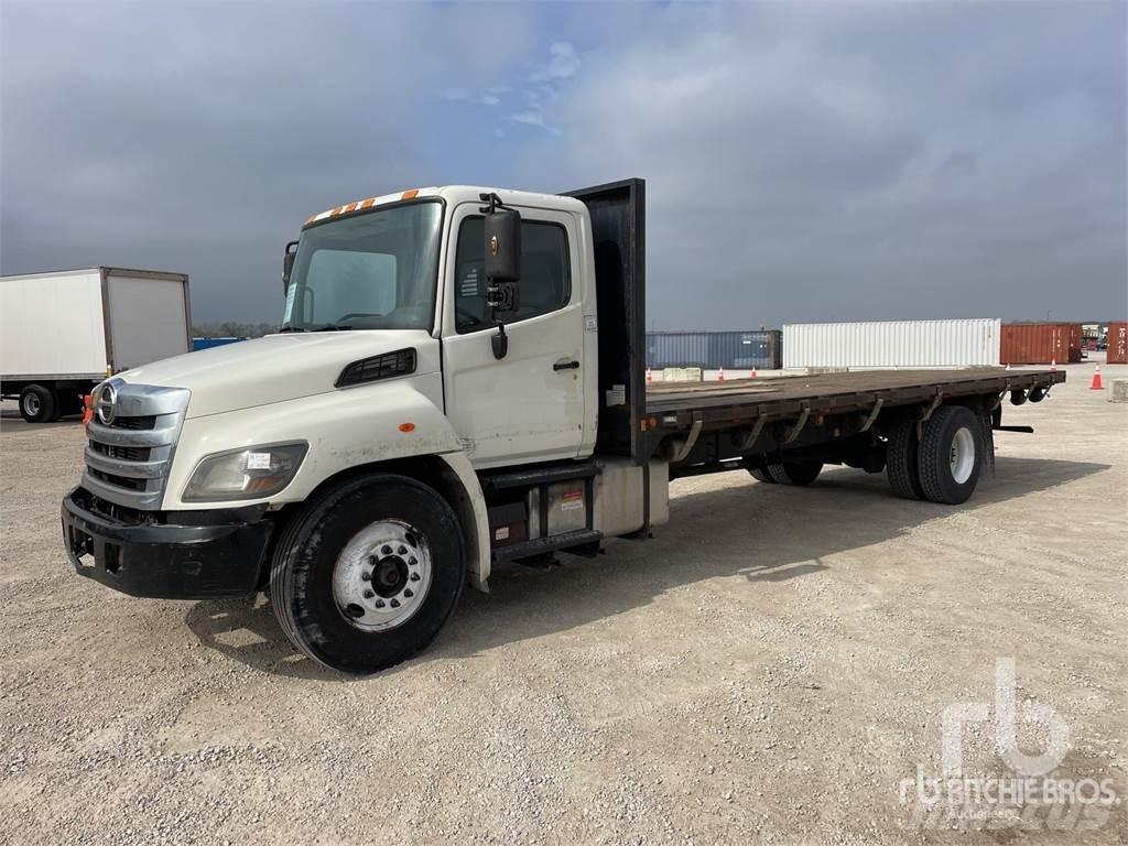 Hino 268 Tovornjaki s kesonom/platojem