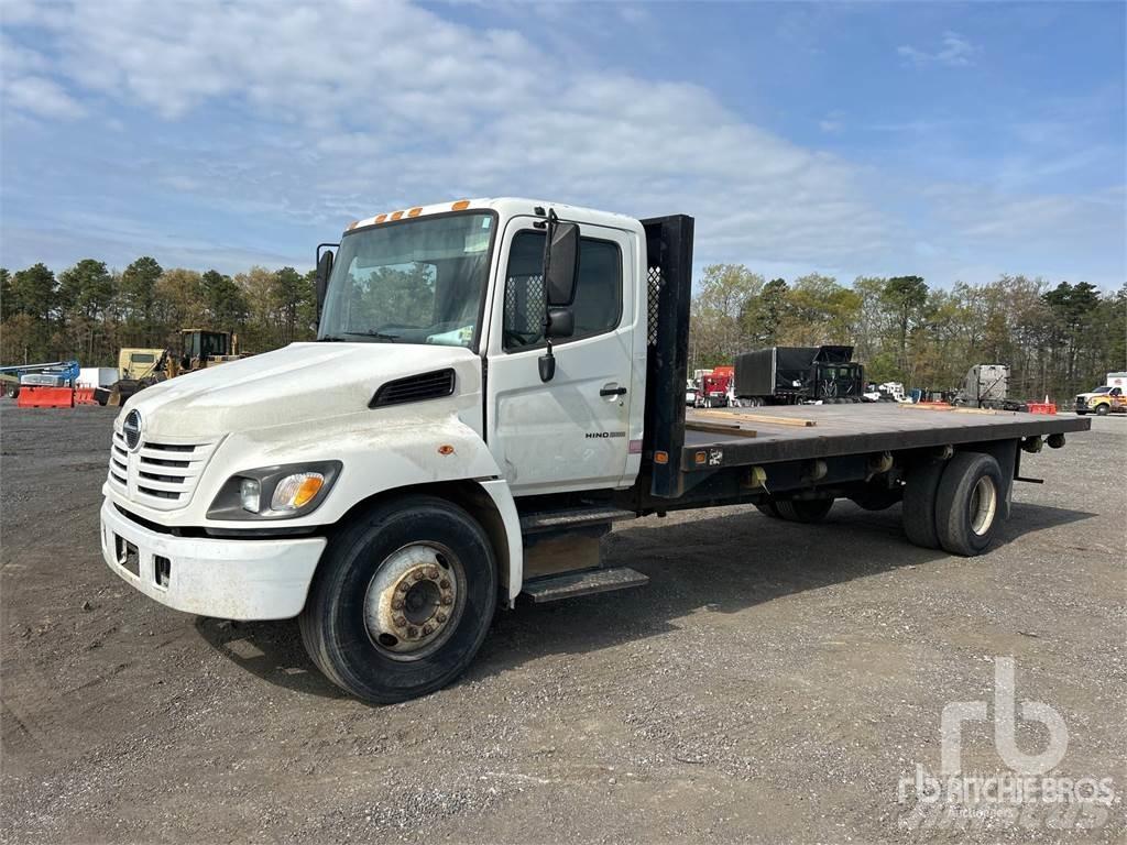 Hino 268 Tovornjaki s kesonom/platojem