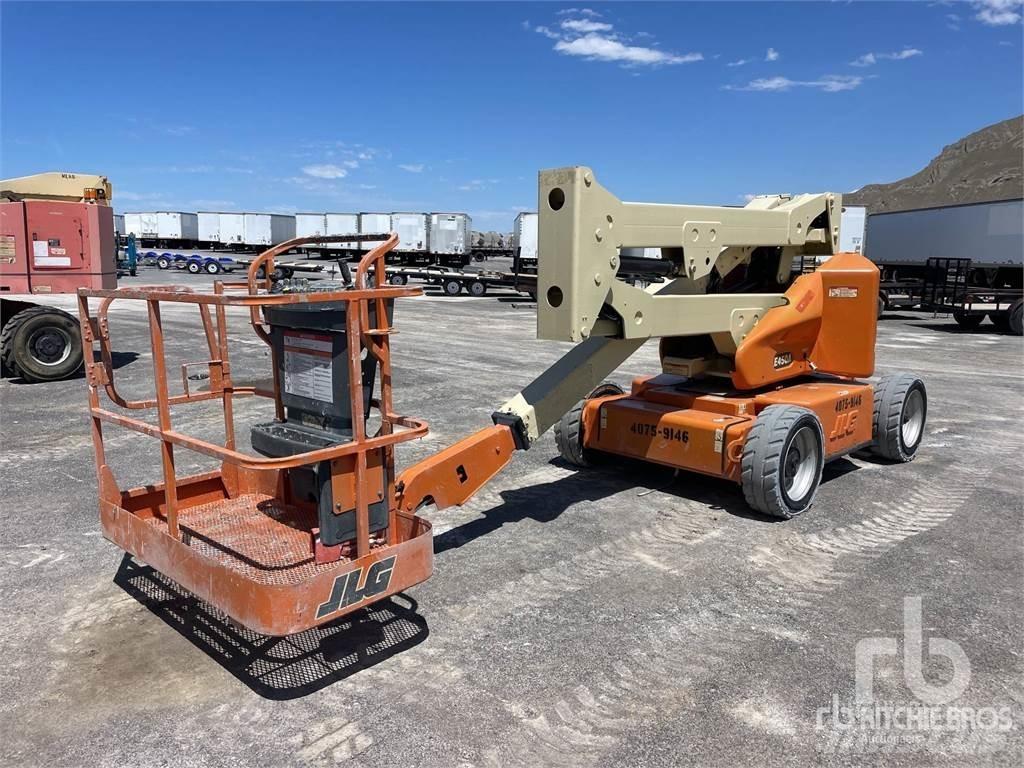 JLG E450A Zglobne dvižne ploščadi