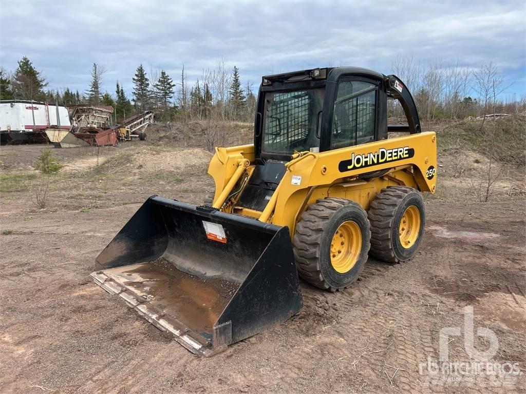 John Deere 250 Skid steer mini nakladalci