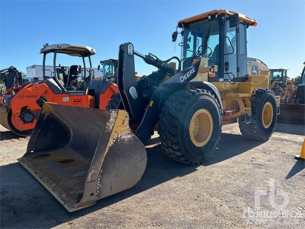 John Deere 524L Kolesni nakladalci