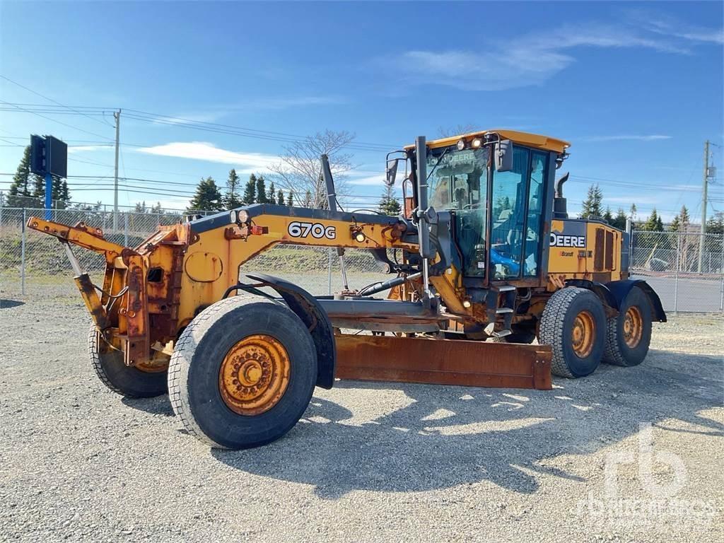 John Deere 670G Grederji