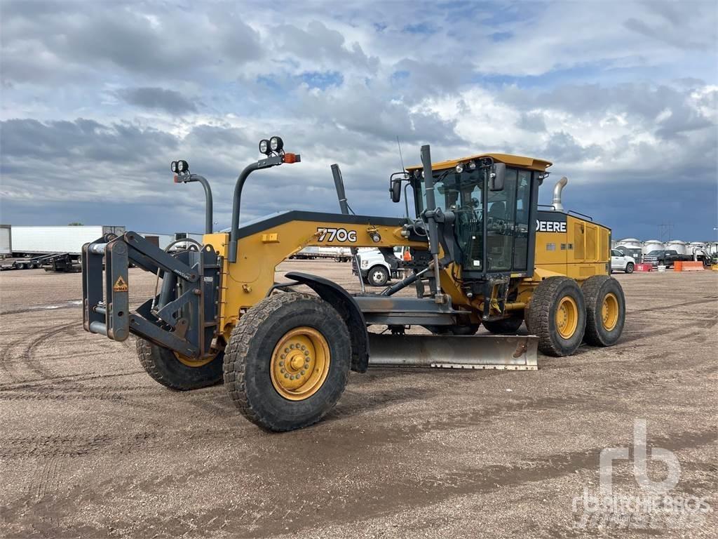 John Deere 770G Grederji