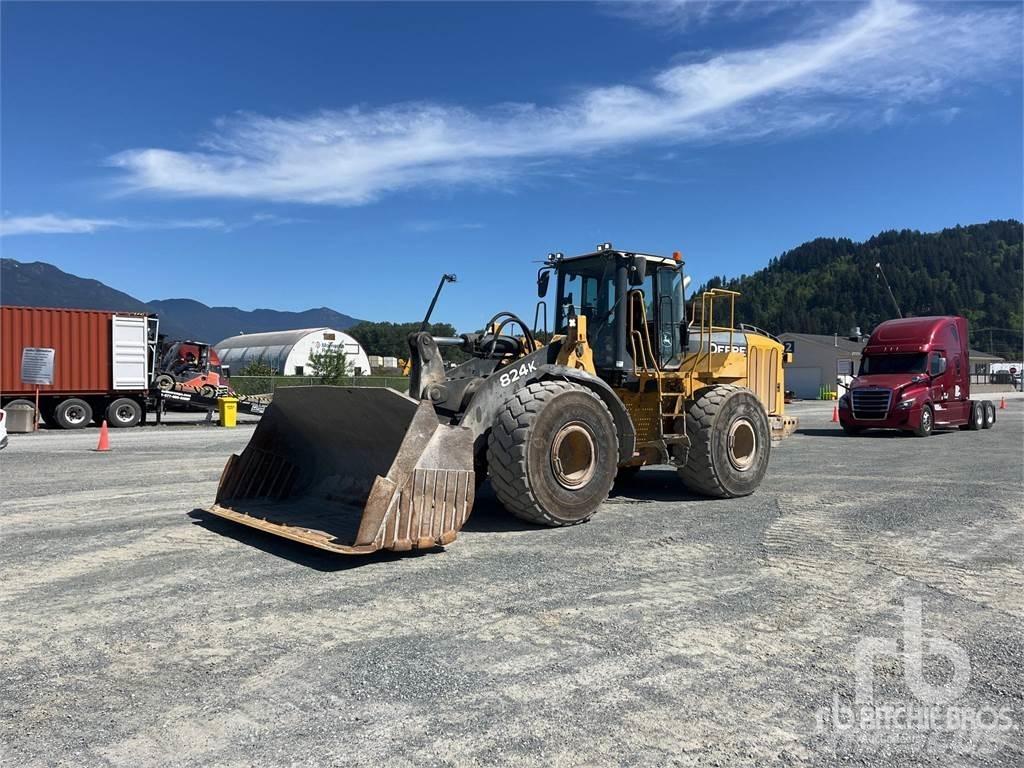 John Deere 824K Kolesni nakladalci