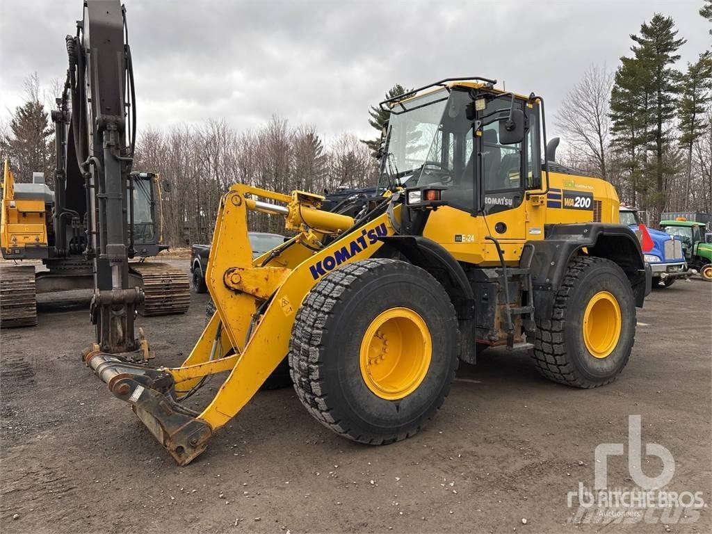 Komatsu WA200-8 Kolesni nakladalci