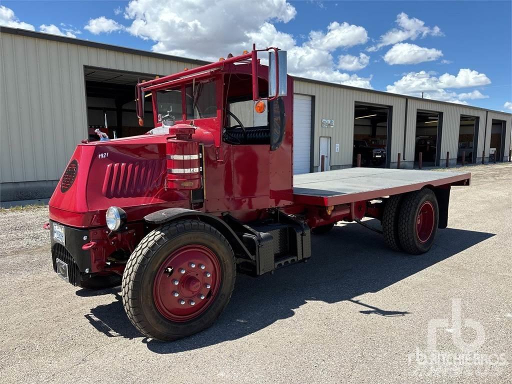 Mack AC Tovornjaki s kesonom/platojem