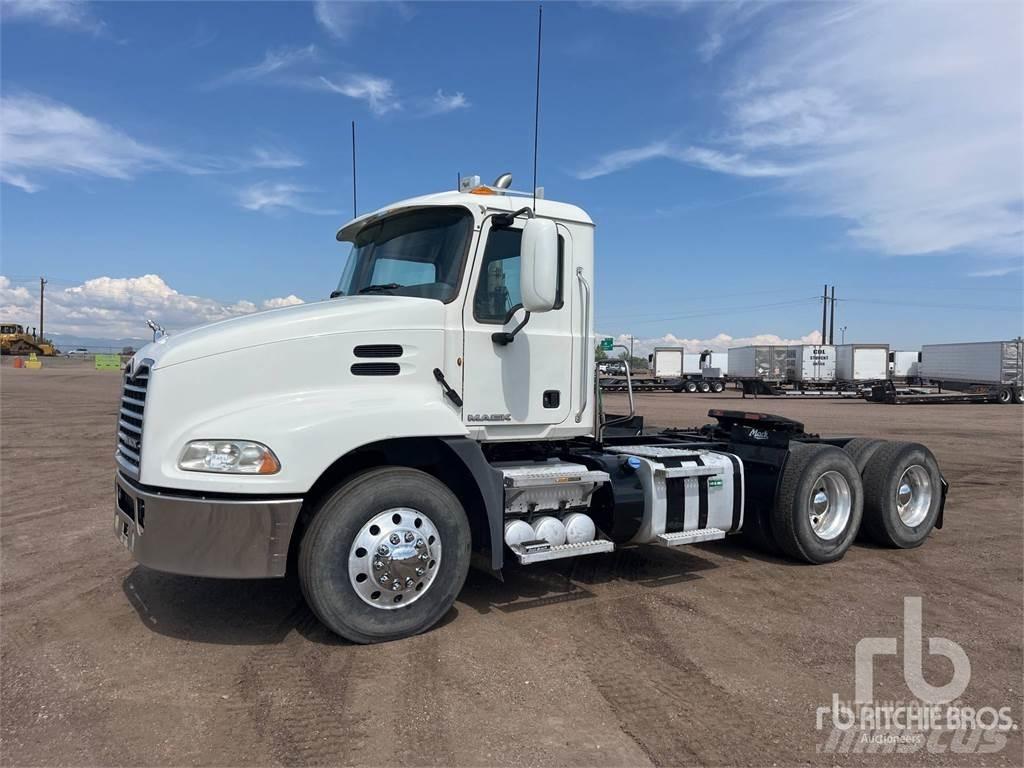 Mack CH613 Vlačilci