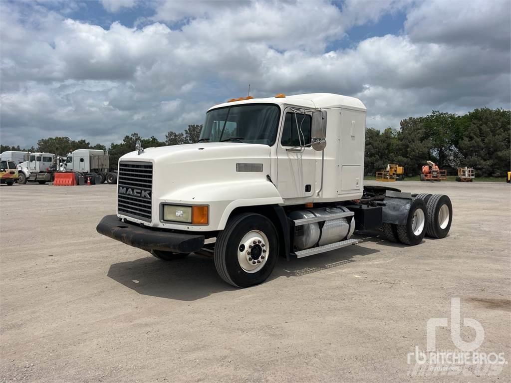 Mack CH613 Vlačilci