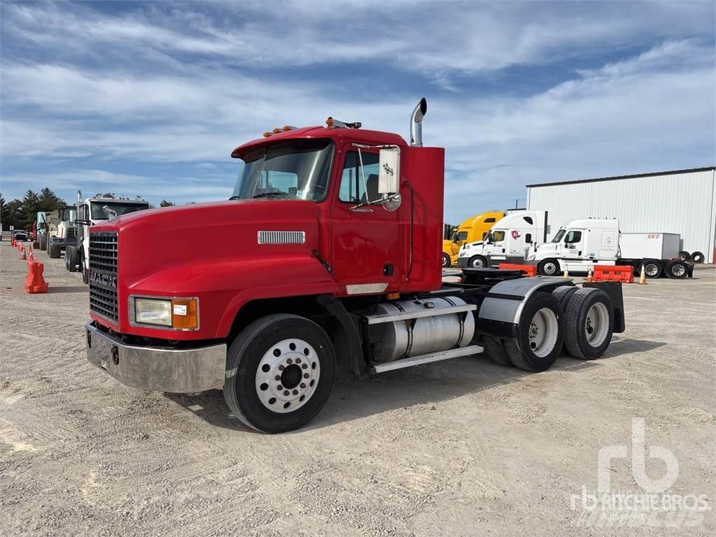 Mack CH613 Vlačilci