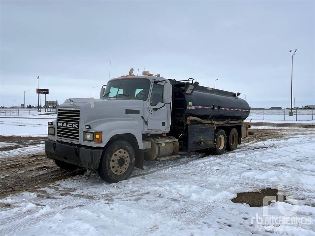 Mack CHN613 Tovornjaki za vodo