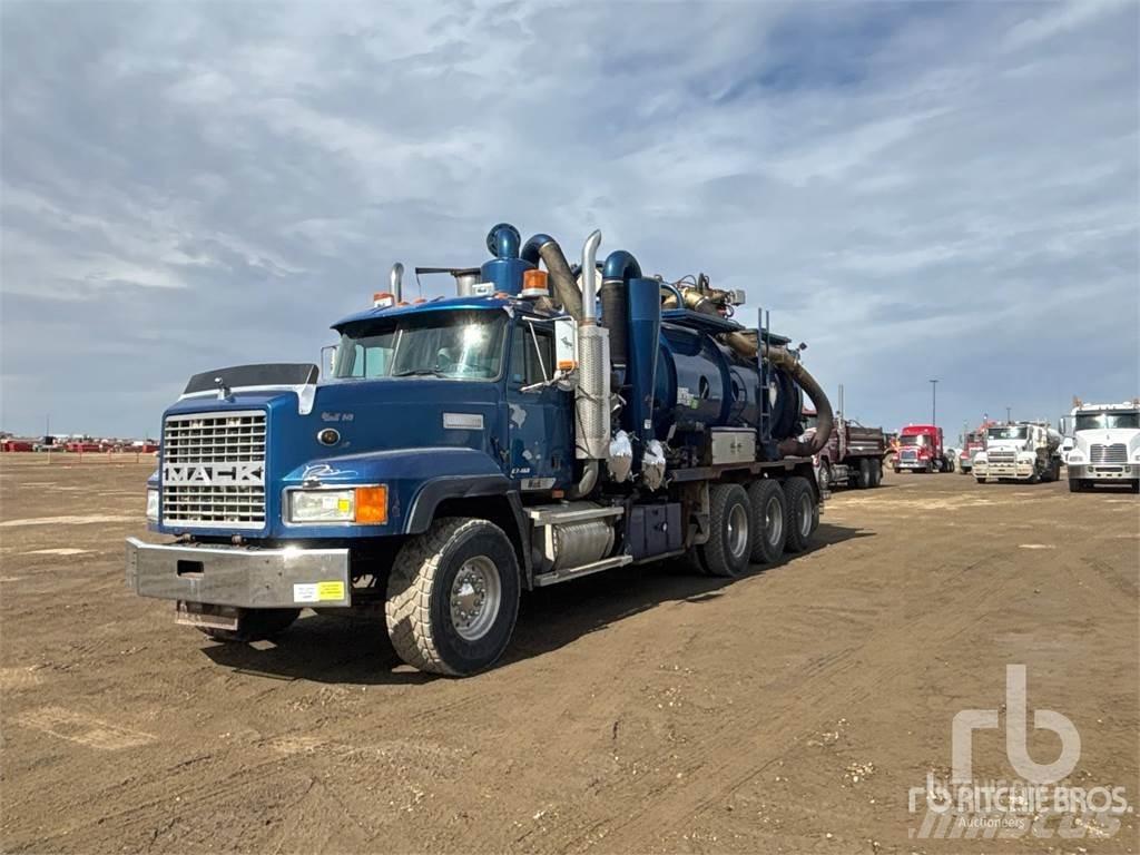Mack CL713 Vakuumski tovornjaki