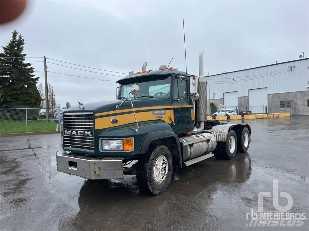 Mack CL713 Vlačilci