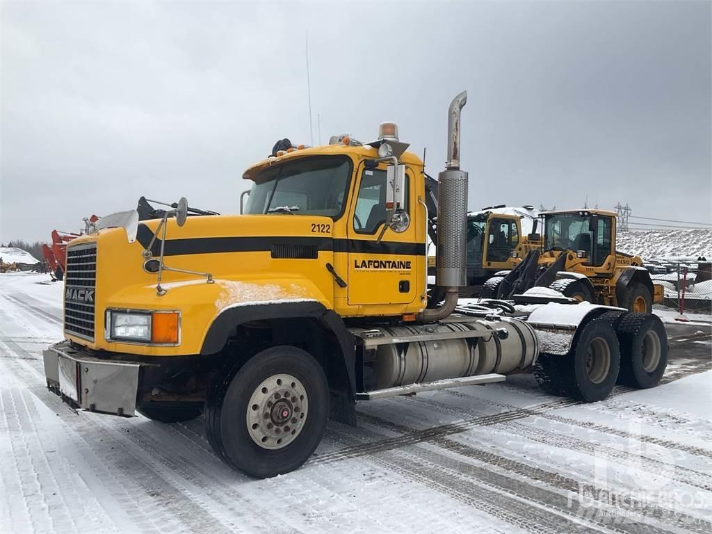 Mack CL733 Vlačilci