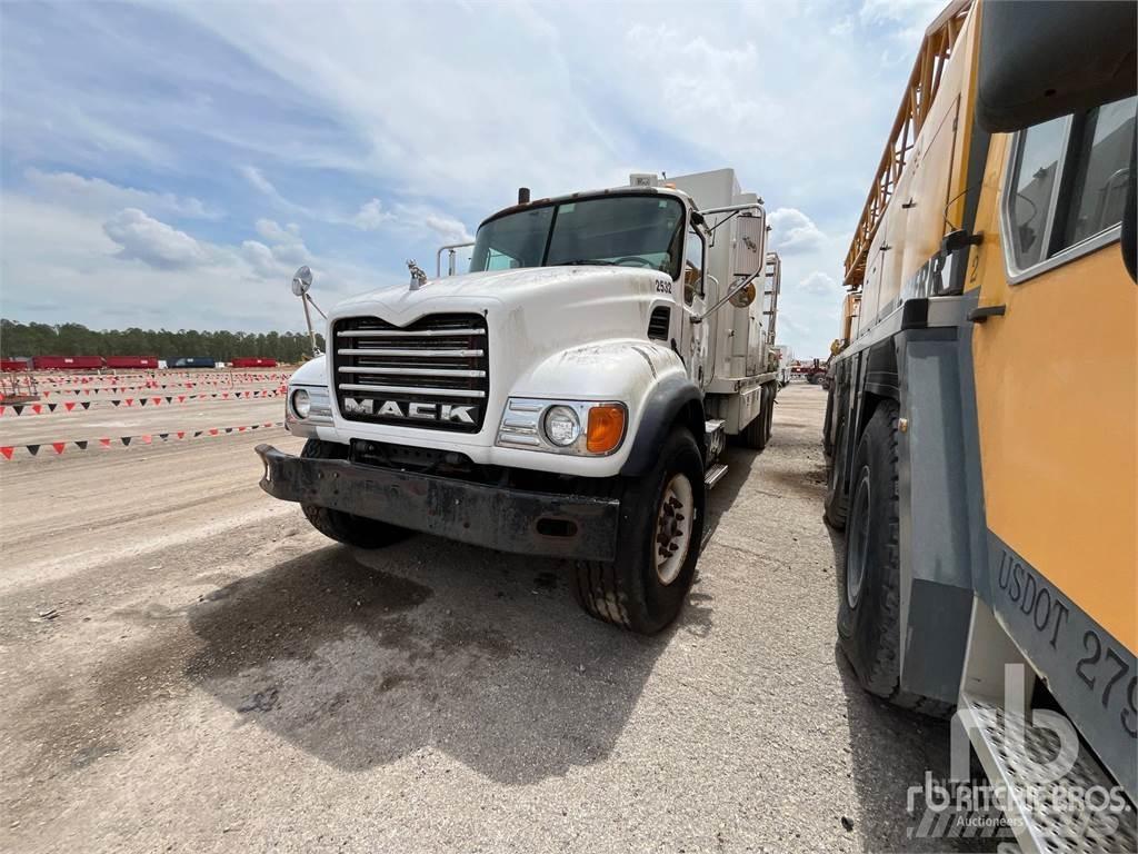 Mack CV713 Komunalna vozila