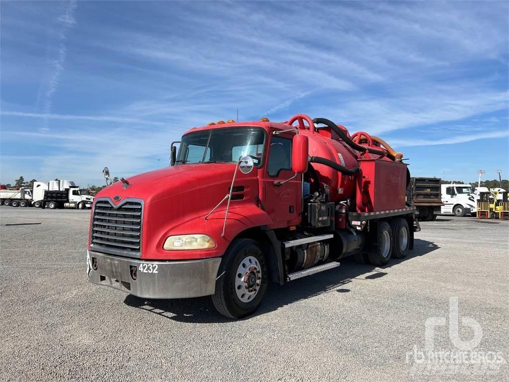 Mack CX613 Vakuumski tovornjaki