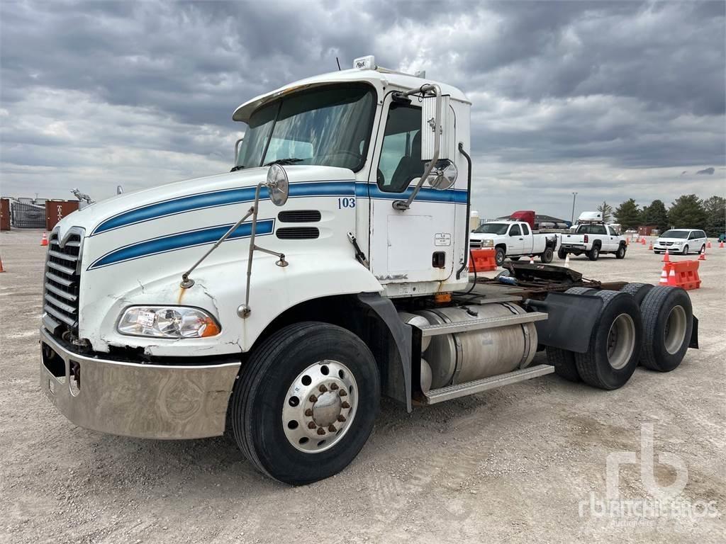 Mack CXP613 Vlačilci