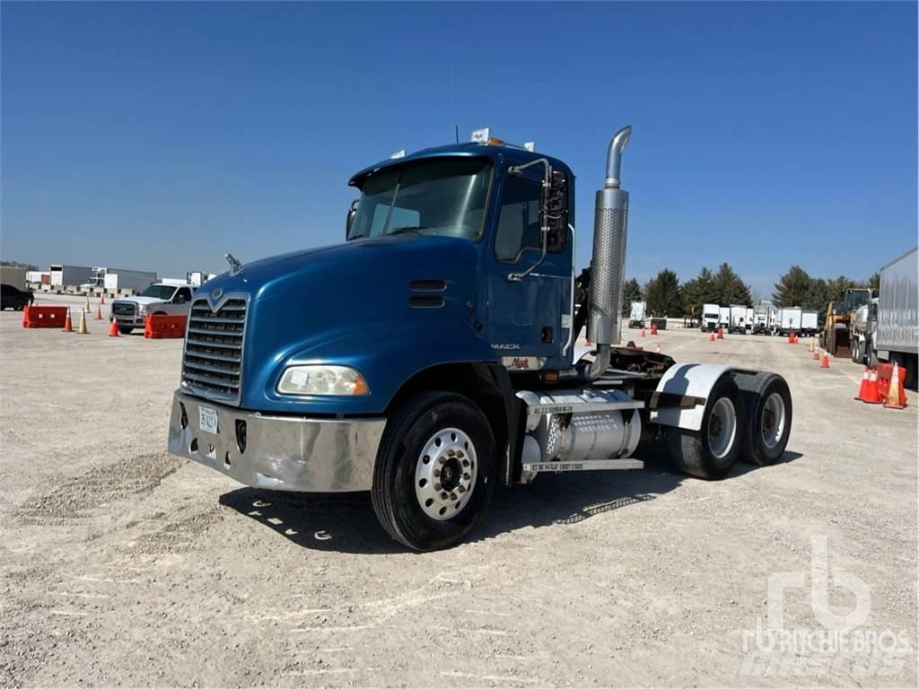 Mack CXP613 Vlačilci