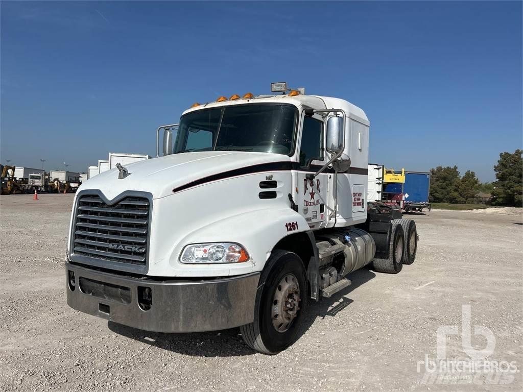 Mack CXU613 Vlačilci