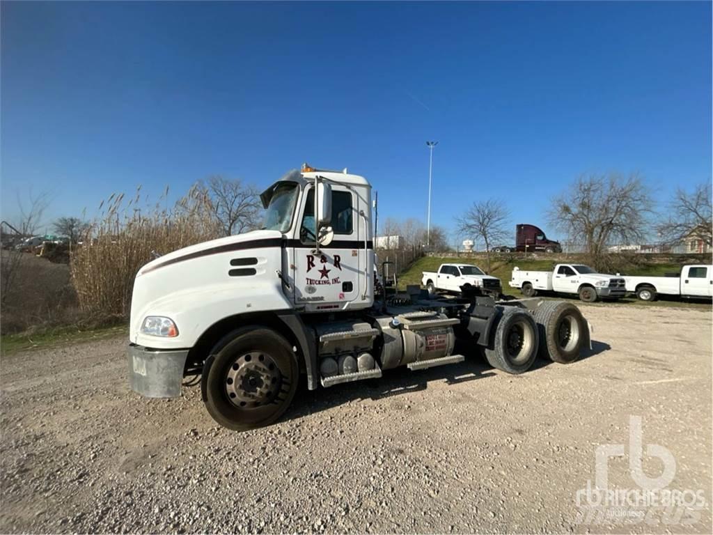 Mack CXU613 Vlačilci