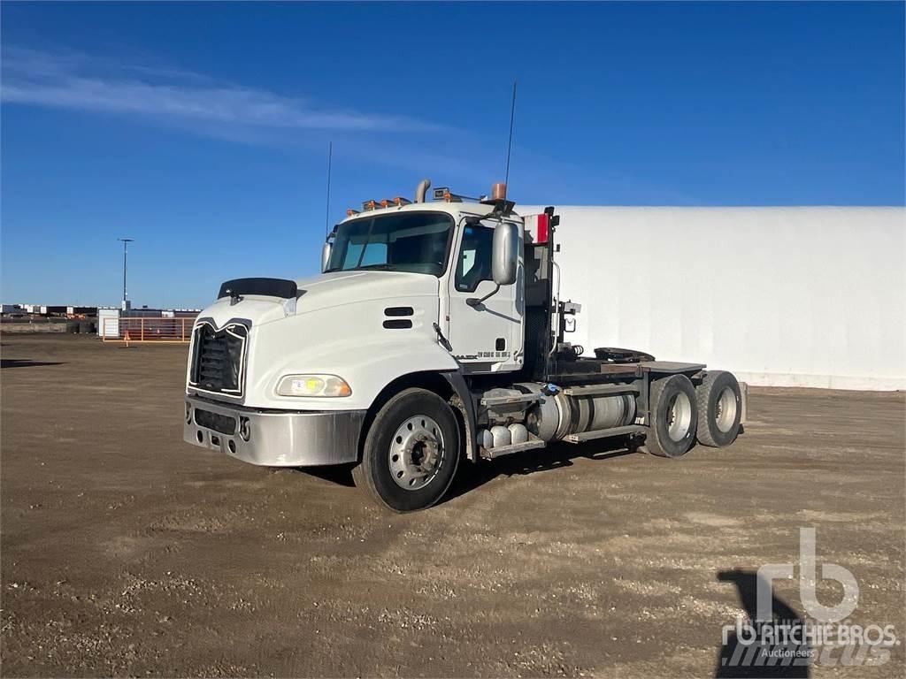Mack CXU613 Vlačilci