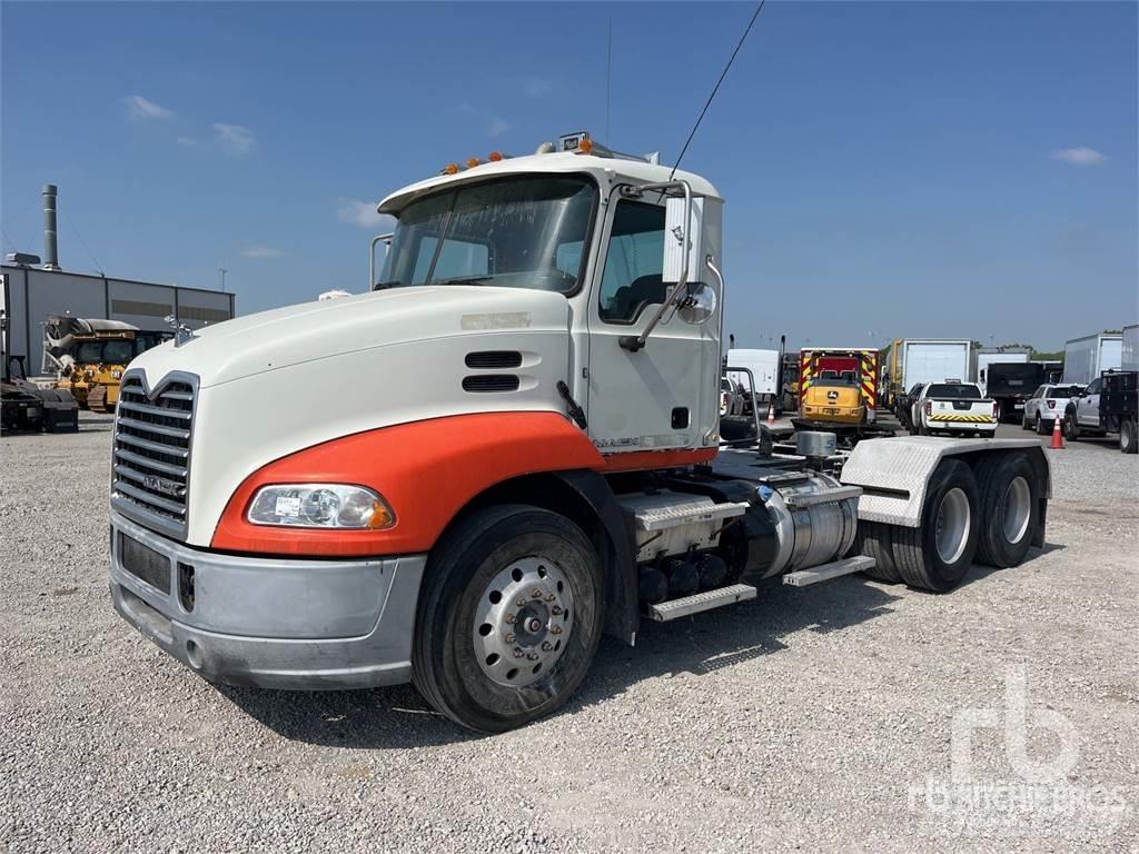 Mack CXU613 Vlačilci