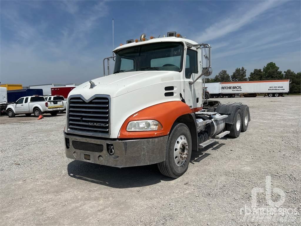 Mack CXU613 Vlačilci