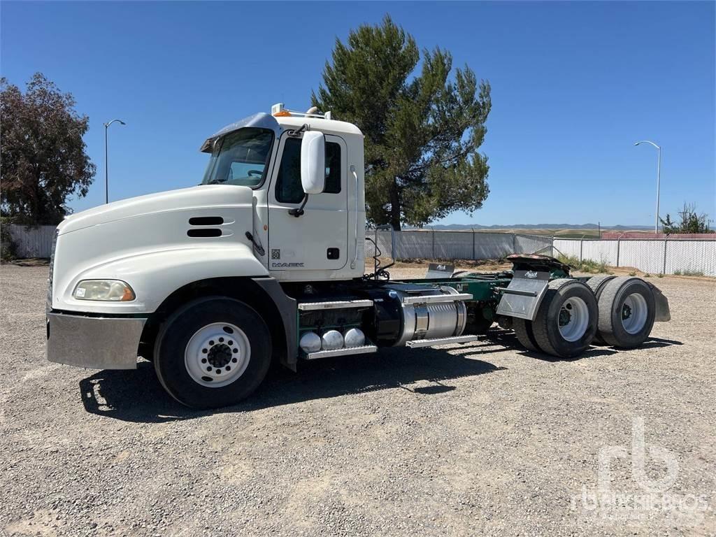 Mack CXU613 Vlačilci