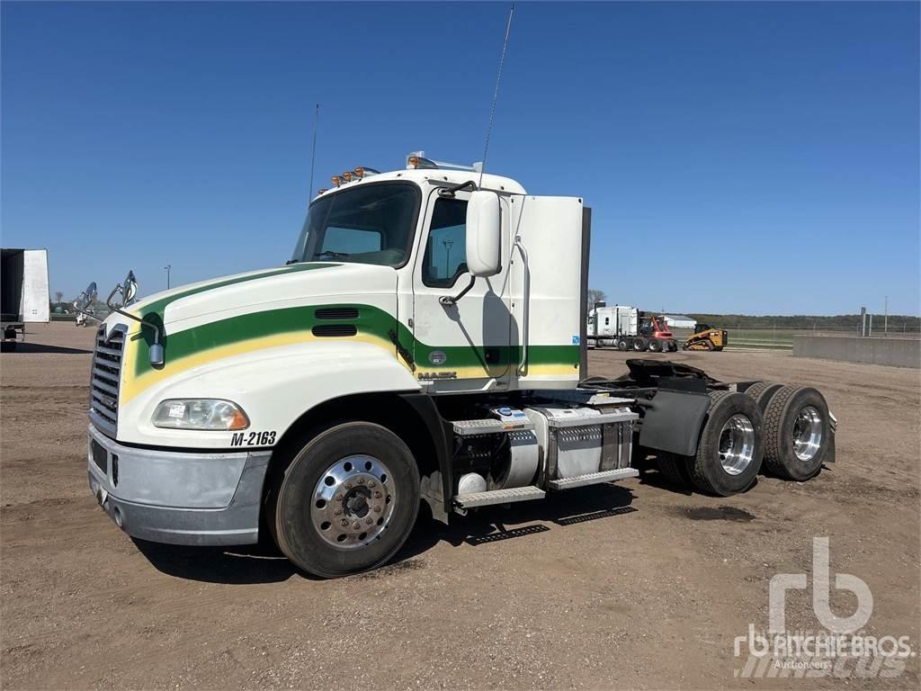 Mack CXU613 Vlačilci