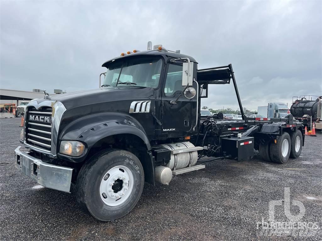 Mack GU713 Razstavljivi tovornjaki z žičnimi dvigali