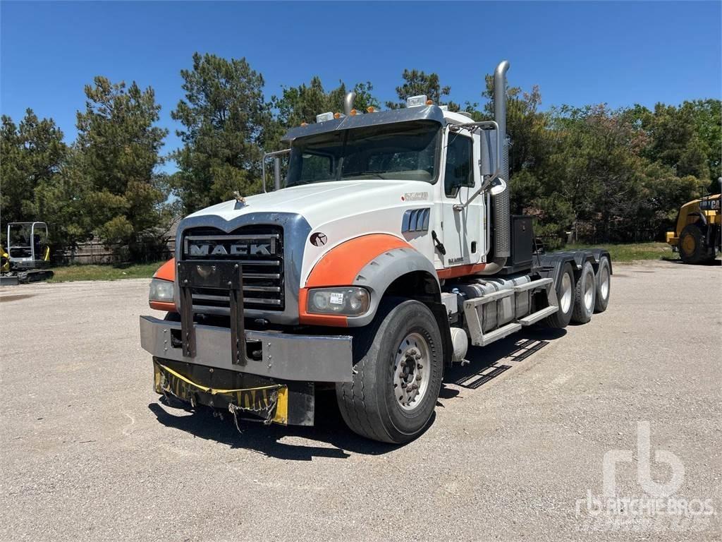 Mack GU713 Tovornjaki za prevoz avtomobilov z vitlom