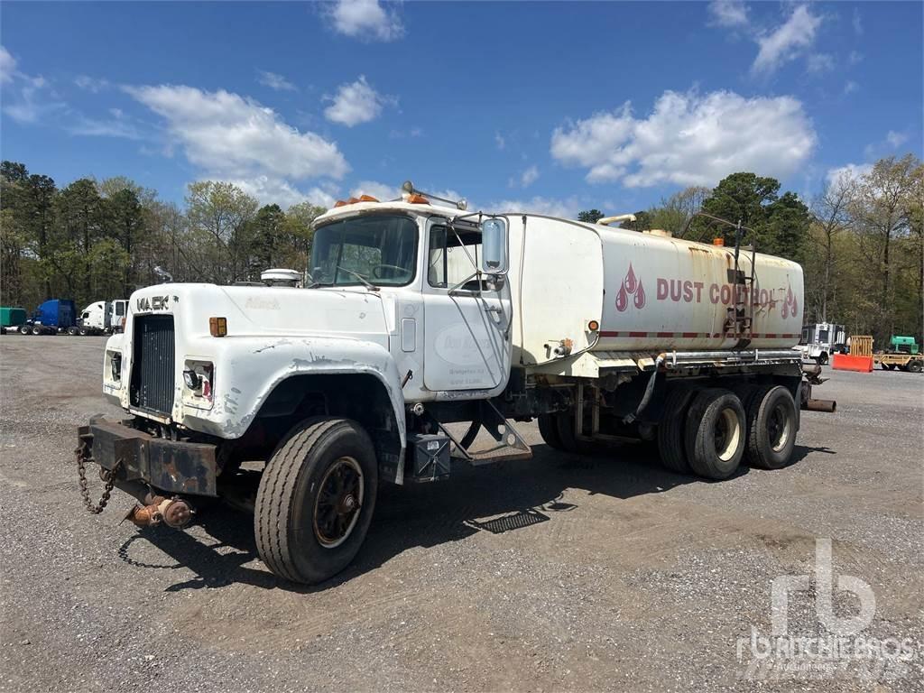 Mack RD685S Tovornjaki za vodo