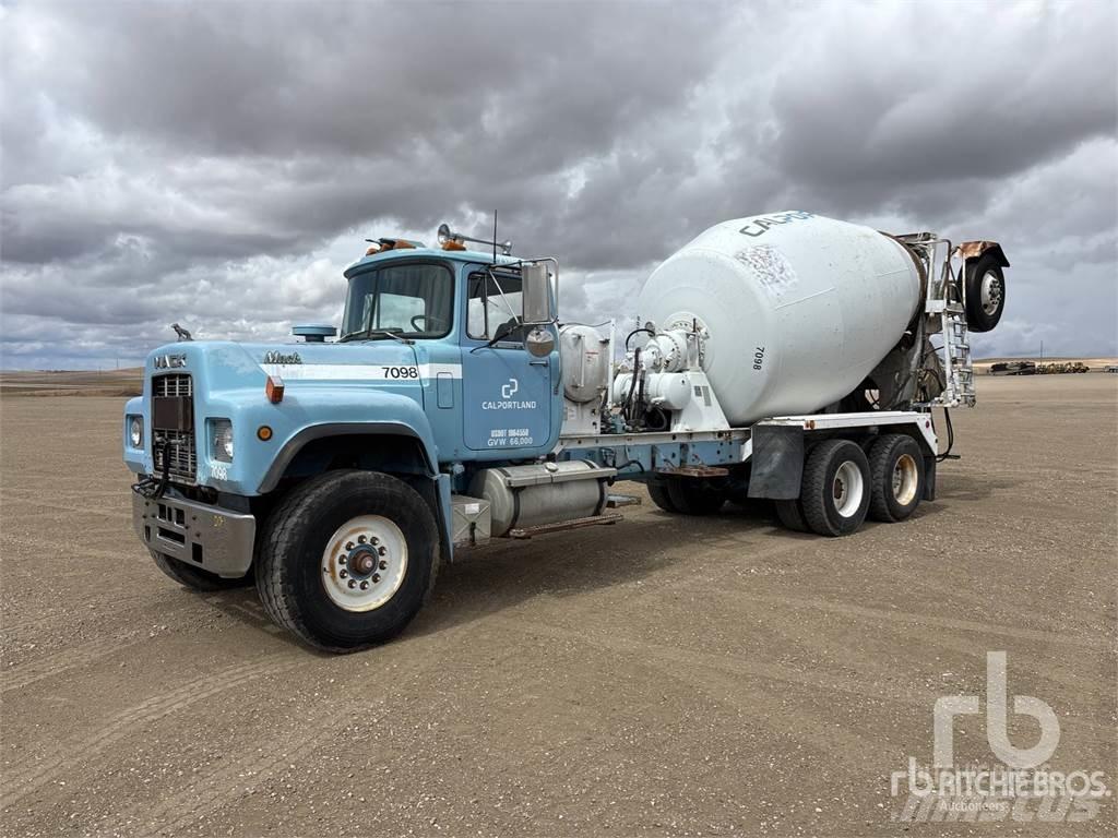 Mack RD690S Avtomešalci za beton