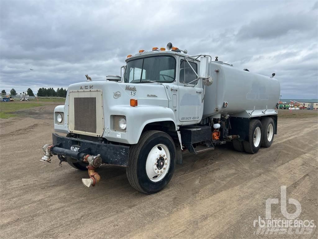 Mack RS686LST Tovornjaki za vodo