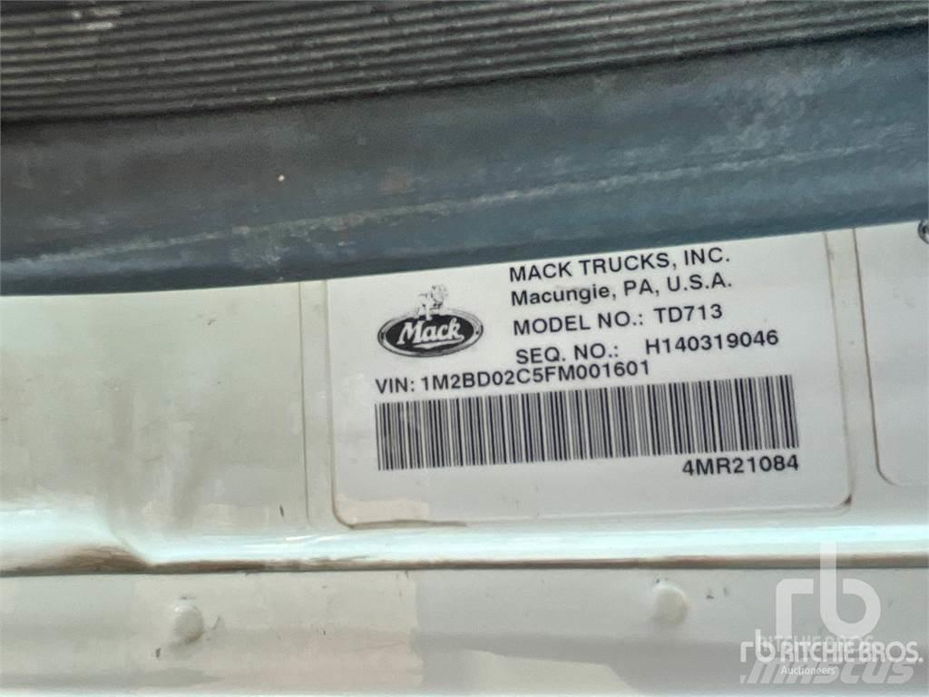 Mack TD713 Vlačilci