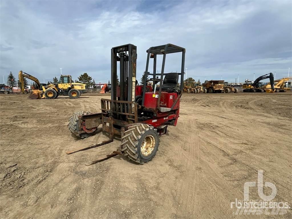 Moffett M5000 Terenski viličar