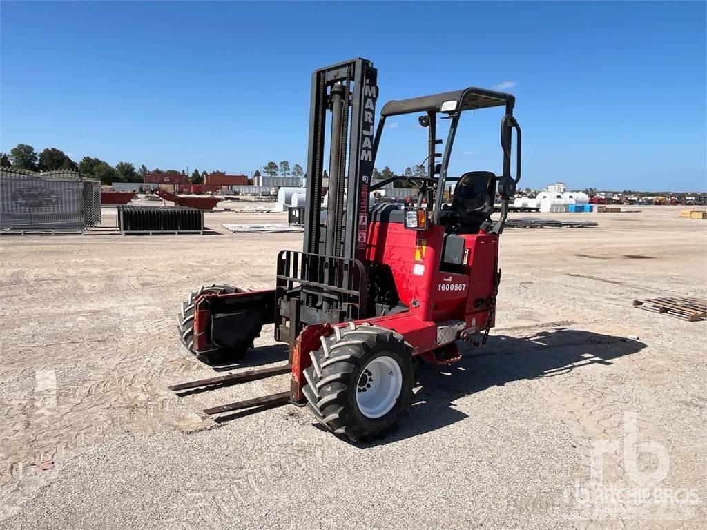 Moffett M55 Terenski viličar