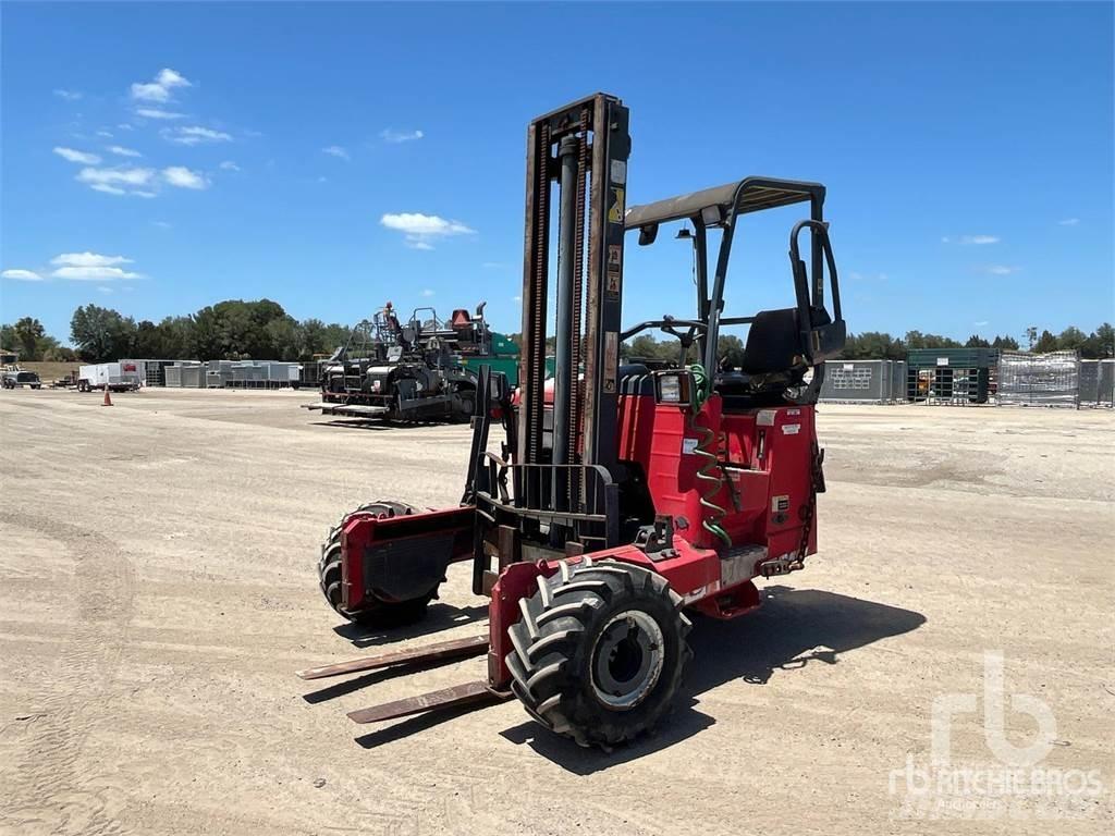 Moffett M55 Terenski viličar