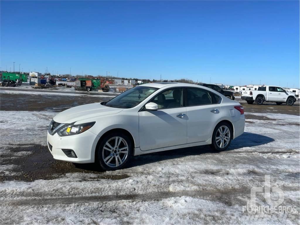 Nissan ALTIMA Avtomobili